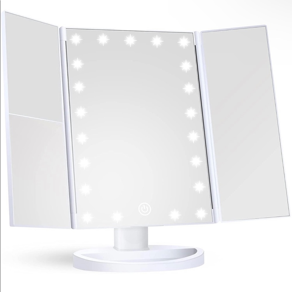Light up makeup mirror